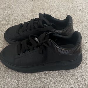 They don’t really fit me anymore so I just wanna get rid of them